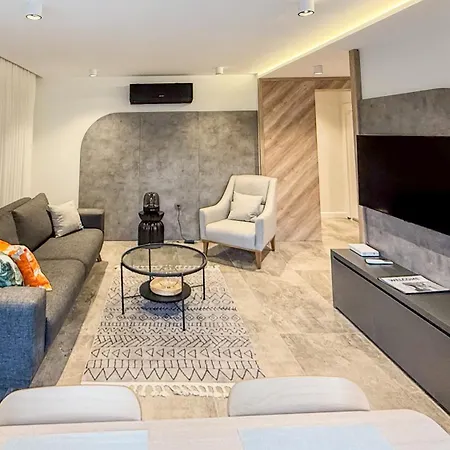 Leos Apart1 Apartment *